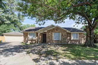Building Photo - 8914 Stonehearth Ln