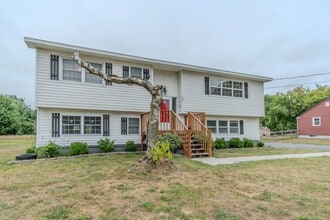 Building Photo - 102 Pine Dr
