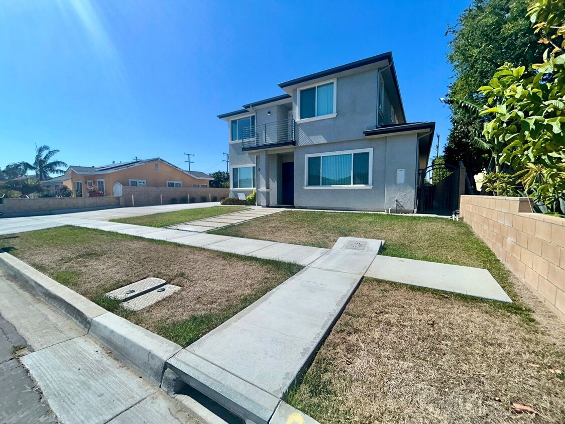 Newly Built Spacious 4 Bed/4 Bath Home in Garden Grove for Lease - Newly Built Spacious 4 Bed/4 Bath Home in Garden Grove for Lease
