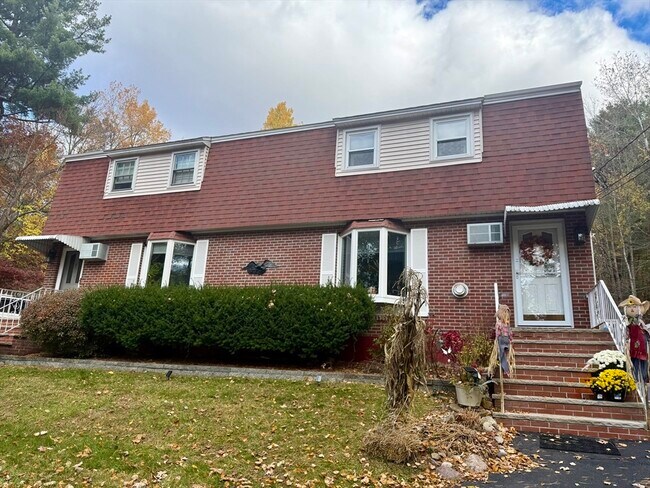 Foto del edificio - 8 Maylane Dr