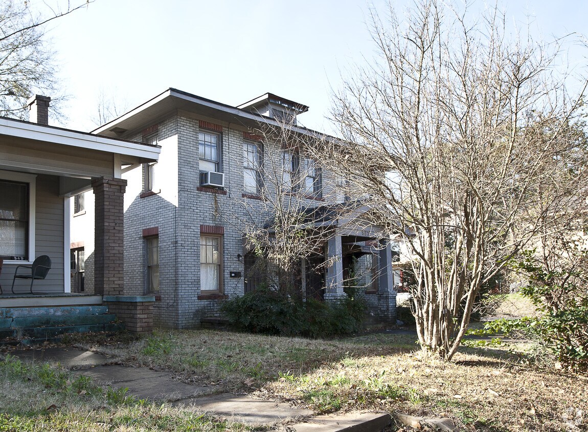 Building Photo - 557 Merrick St