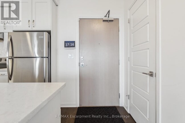 Building Photo - 3028 Creekshore Cmn