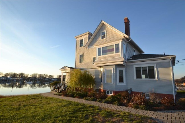 Building Photo - 124 Shore Dr
