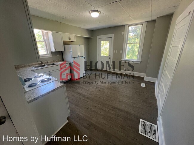 Foto del edificio - 4 br, 2 bath House - 616 Covert Avenue