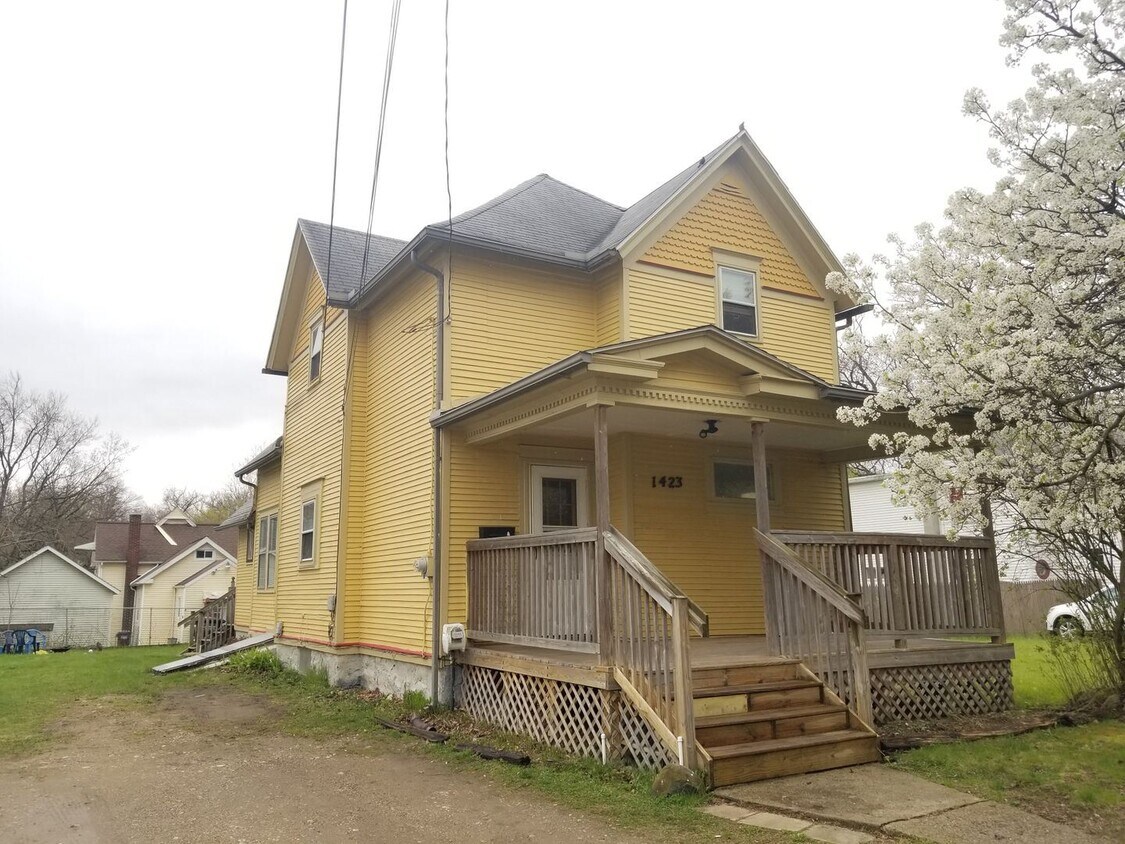 Primary Photo - 1423 Teneyck St