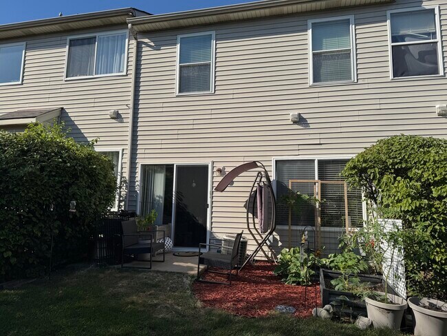 Foto del edificio - 3400 Blue Ridge Dr