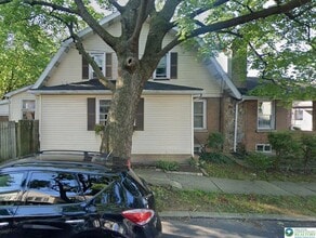 Building Photo - 2321 Sycamore St