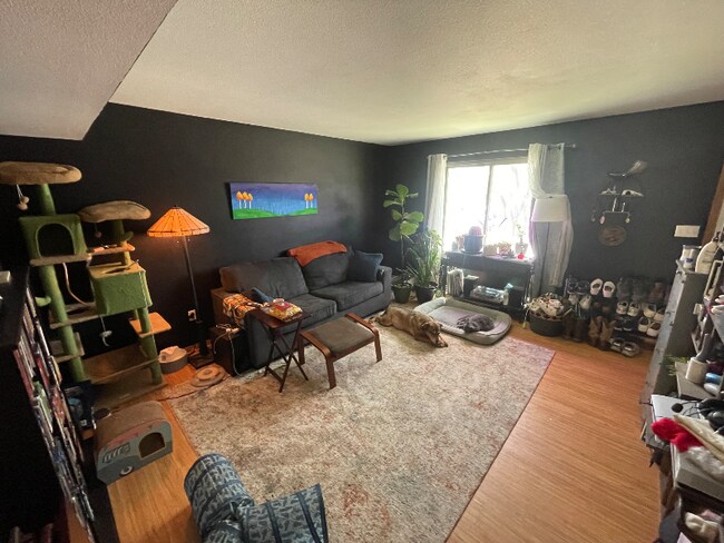 Foto del edificio - 4828 Prospect Dr