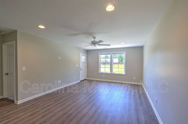 Foto del edificio - 3653 Farrs Bridge Rd