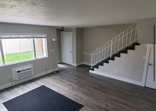Foto del edificio - 2 Bedroom Townhome in Taylorsville