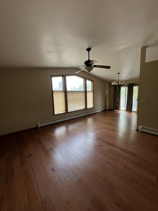 Building Photo - 4090 Bobcat Dr