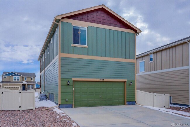 Building Photo - Beautiful 3 Bedroom 3 Bath Home Available ...