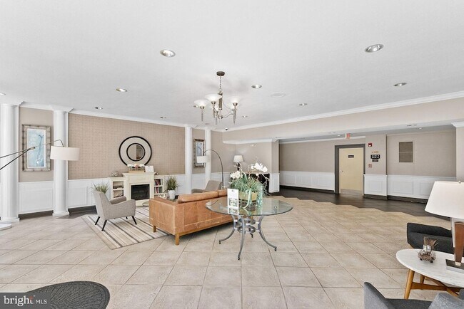 Foto del edificio - 10570 Main St