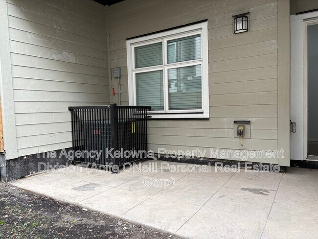 Photo du bâtiment - 1308 Rutland Rd N