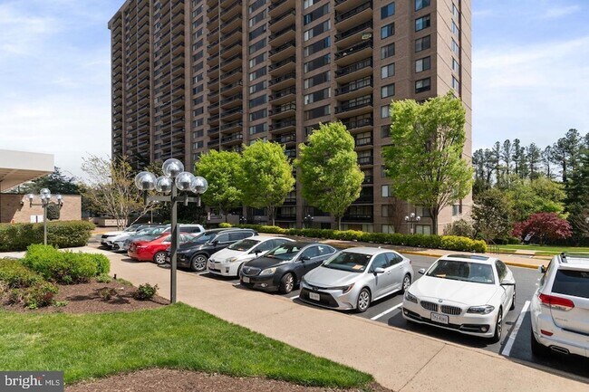 Foto del edificio - 3705 S George Mason Dr