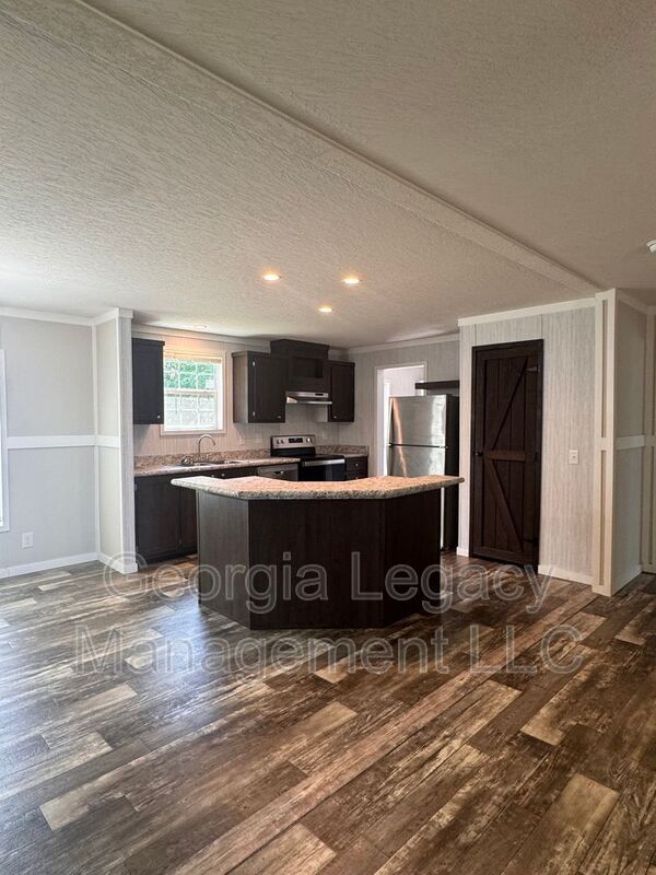 Foto del edificio - 552 Sewell Mill Rd