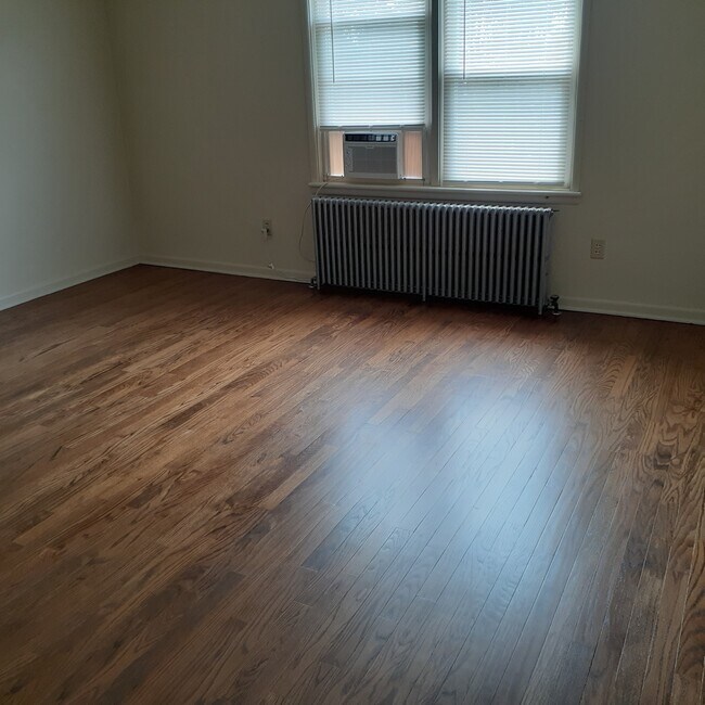 Foto del edificio - 752 W Broadway