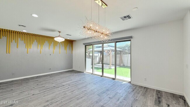 Foto del edificio - 1419 E Town and Country Ln
