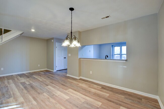 Foto del edificio - 740 S Lake Cir