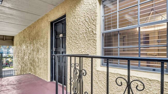 Foto del edificio - Spacious 1BR/1BA third floor South Tampa C...