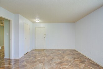 Building Photo - 2750 Holly Hall St