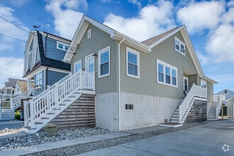 Building Photo - 10 Pershing Ave