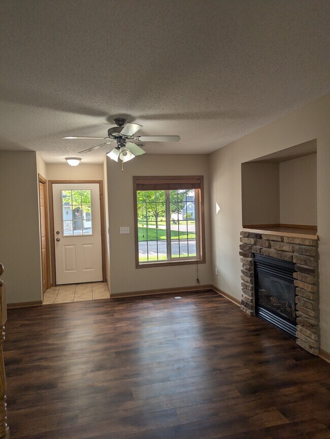 Foto del edificio - 408 Cedar Pl