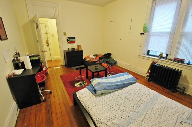 Building Photo - 118 Hemenway St