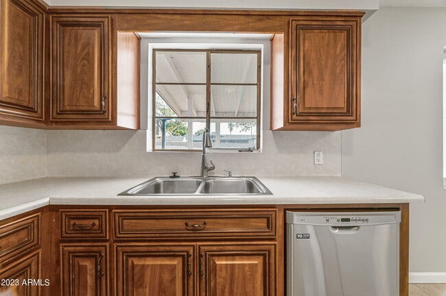 Foto del edificio - 1227 E Las Palmaritas Dr