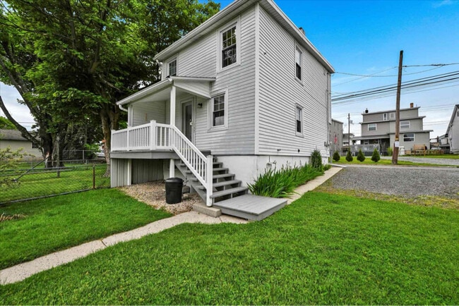 Building Photo - 137 E Summit St