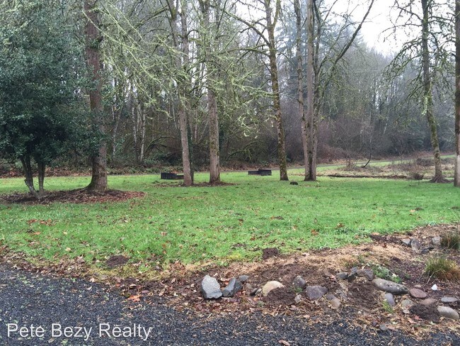 Foto del edificio - 259 Fuller Rd