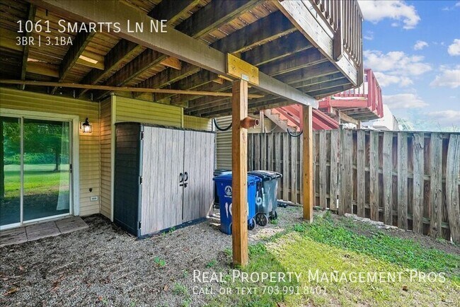 Building Photo - 1061 Smartts Ln NE