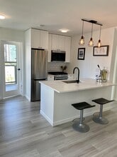 Building Photo - 928-1928 Richards St