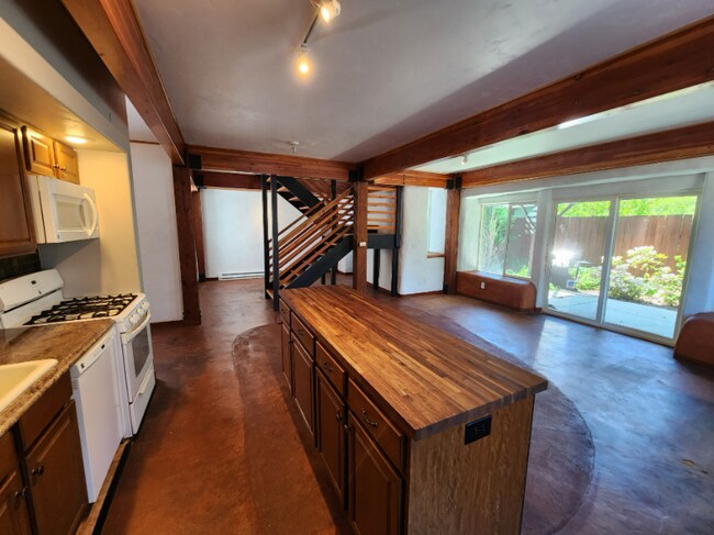Foto del edificio - 1106 Larch St