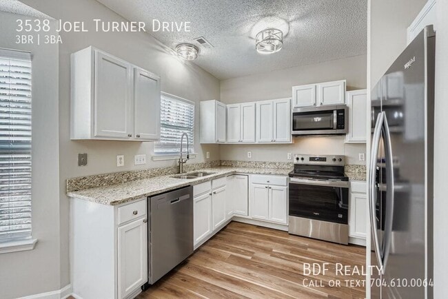 Foto del edificio - 3538 Joel Turner Dr