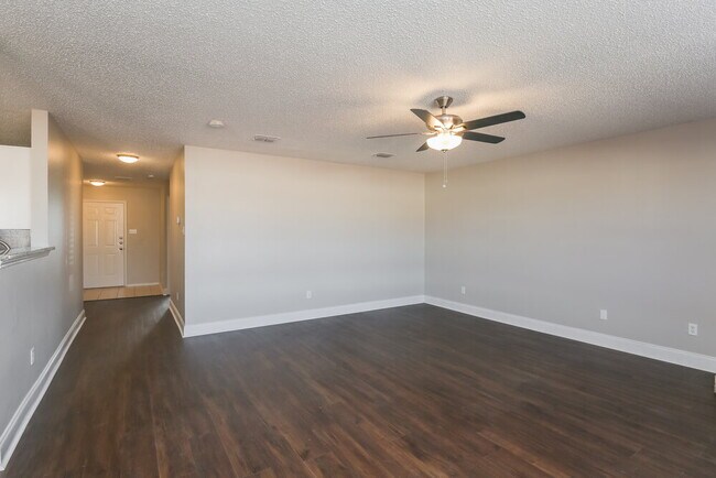 Foto del edificio - 1476 Hickory Creek Ln