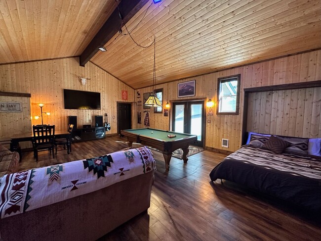 Foto del edificio - Studio Apartment in Deschutes River Woods