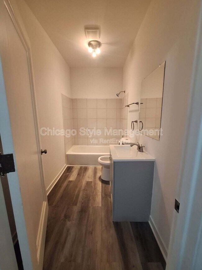 Foto del edificio - 320 W 16th St