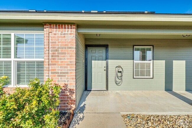 Foto del edificio - COMING SOON... PaulAnn Home w/ Solar Panels! Save On Your Electric Bill!