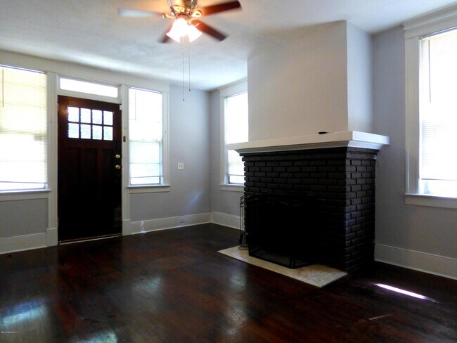 Building Photo - 2302 College St