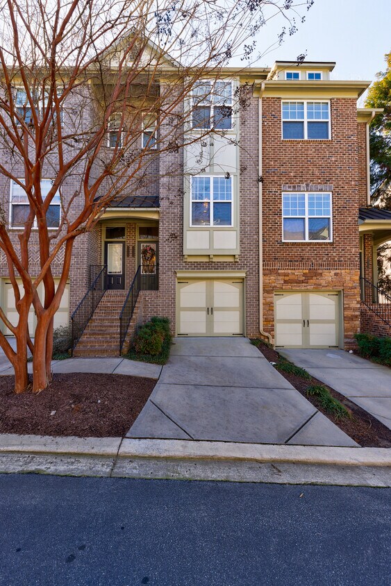 Primary Photo - 2022 Cobblestone Cir NE