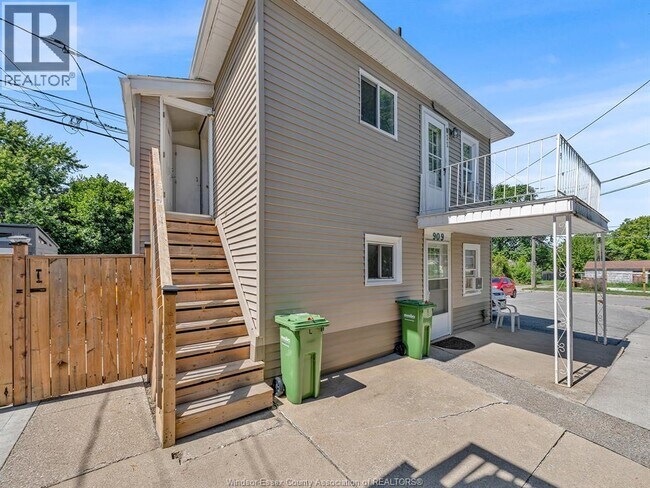 Building Photo - 911 Ellrose Ave