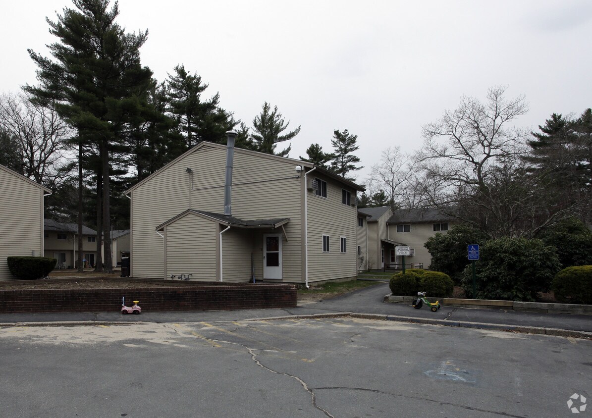 The Woods at Wareham Apartments in Wareham, MA