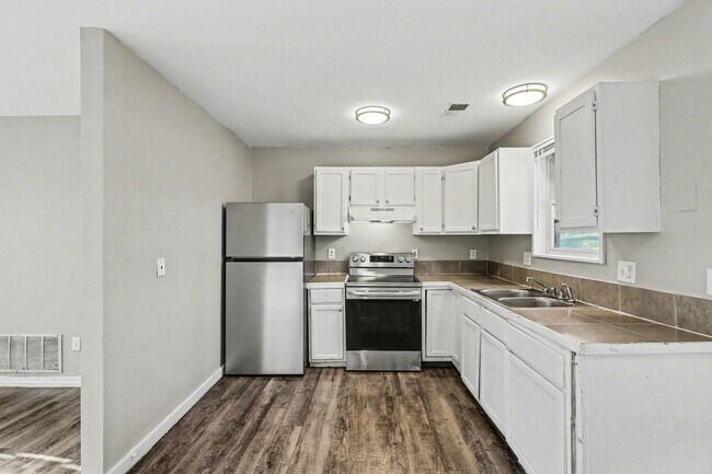 Foto del edificio - 8024 Montgall Ave