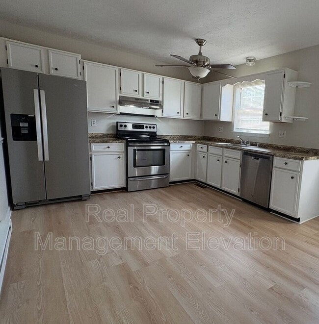 Building Photo - 145 Little River Dr