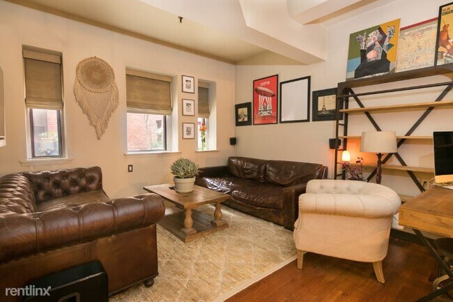 Building Photo - 227 Christopher Columbus Dr