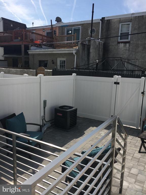 Building Photo - 1008 S 17th St