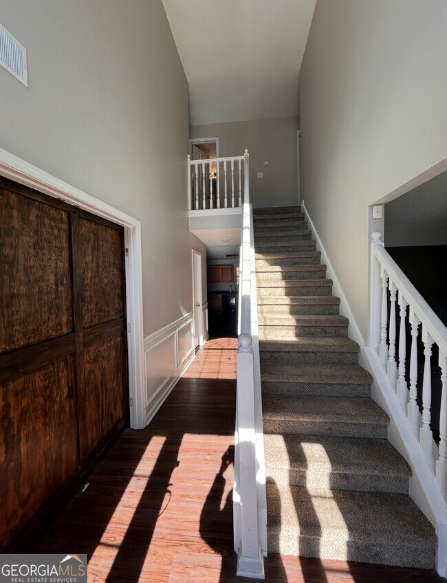 Foto del edificio - 336 Riverview Ct