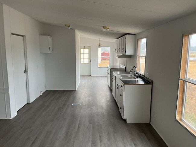 Foto del edificio - 632 British Rd