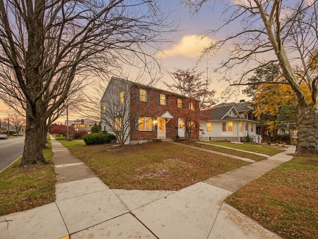 Foto del edificio - 2149 W Allen St